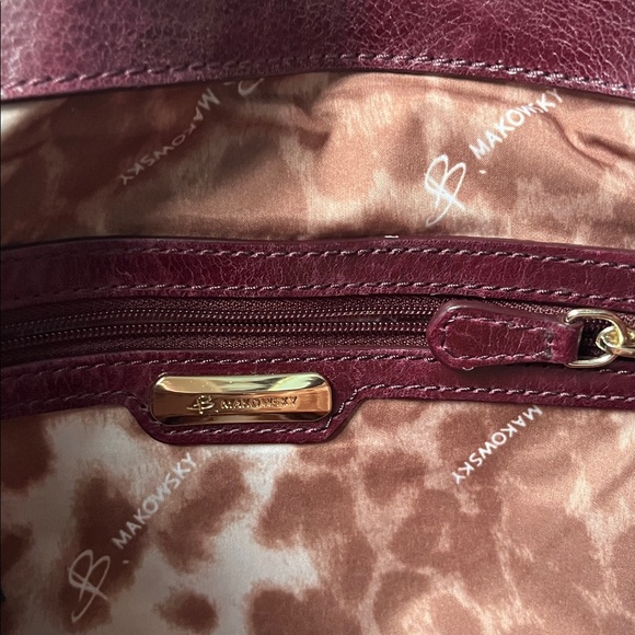 B Makowsky cranberry wine glazed leather Shoulder Bag with gold detail - Picture 11 of 16